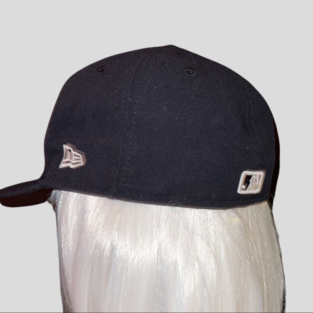 New era black Yankees cap with white logo Nwot - Picture 3 of 7